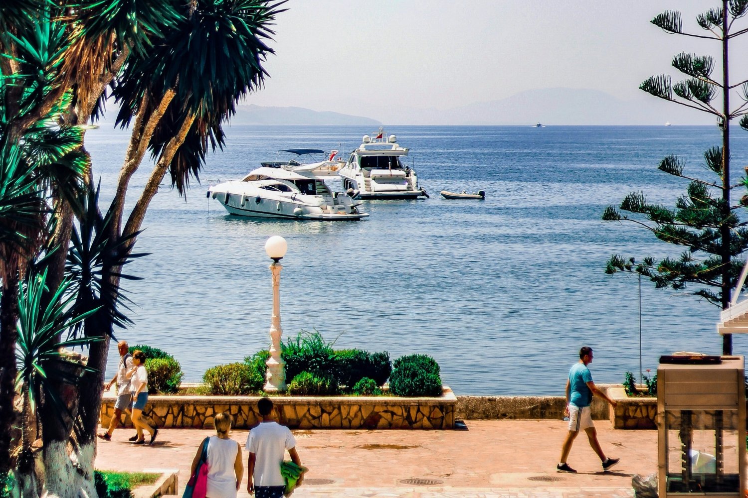 Nowy raj Polaków na all inclusive chce porzucić gotówkę. Władze forsują rewolucyjny plan