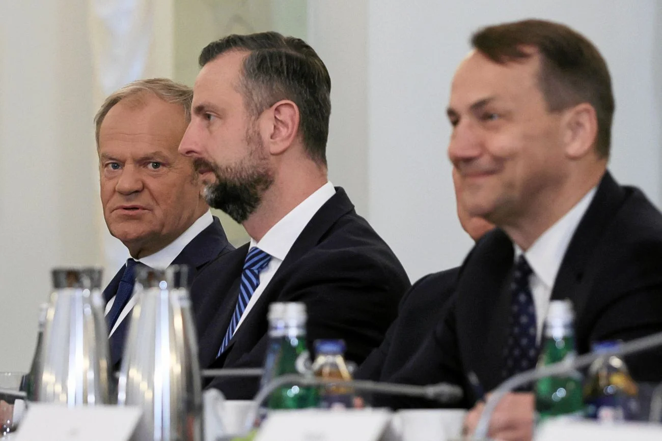 Zaskakujący wynik sondażu. To on mógłby być premierem zamiast Tuska. Sikorski premierem zamiast Tuska? Tak odpowiedzieli Polacy w sondażu.