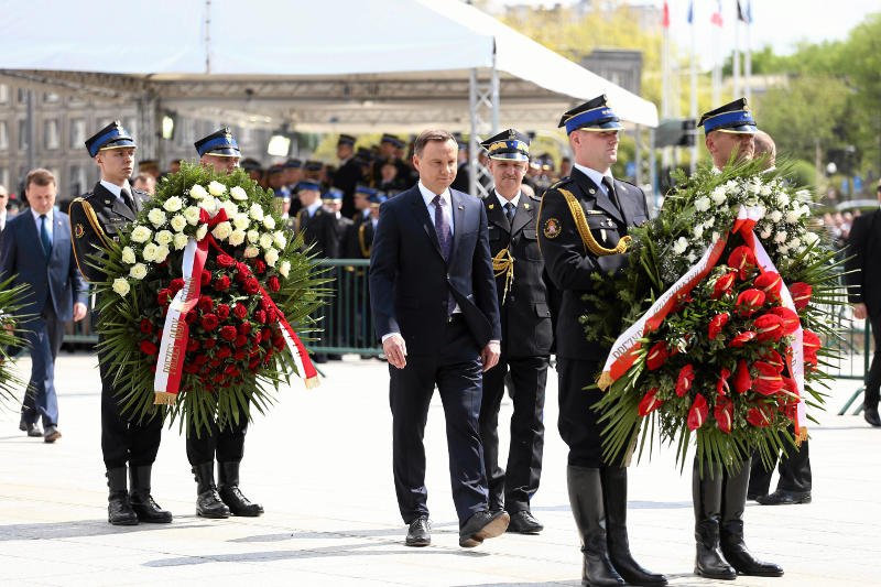 Podczas tegorocznych obchodów święta 3 maja prezydent Duda wręczył ordery sam.