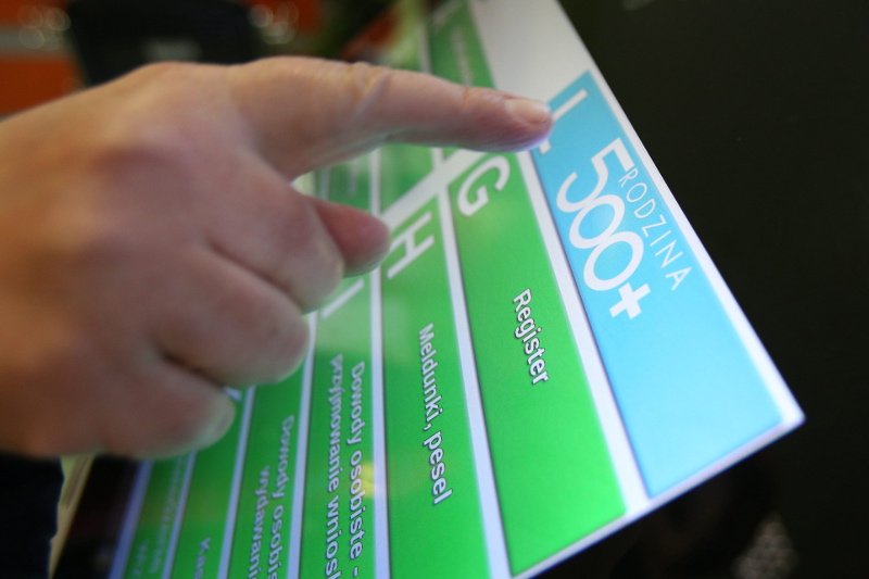 Według nieoficjalnych informacji, swoiste 500 + mają otrzymać wszyscy etatowi pracownicy Polskiego Radia.