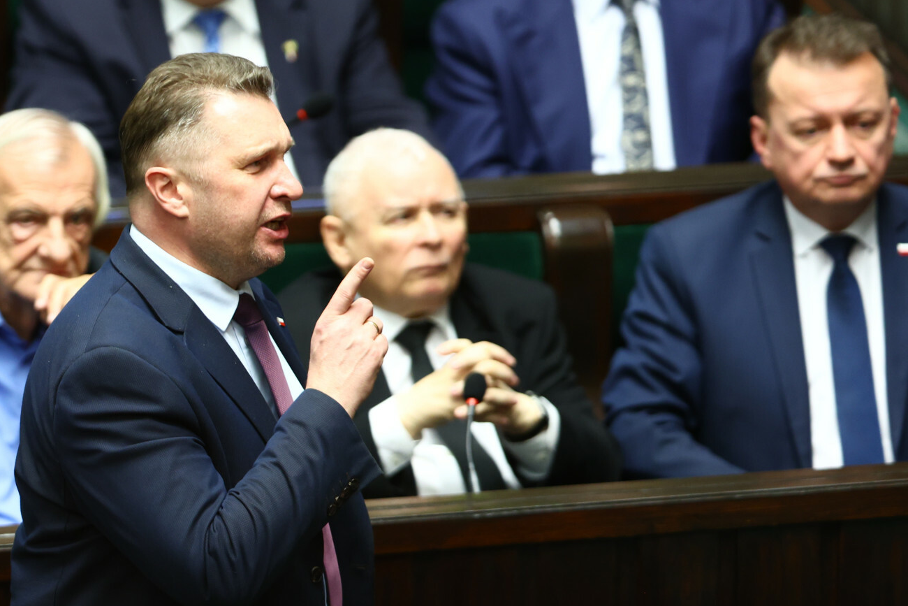 Spięcie czołowych polityków PiS na posiedzeniu klubu. Poszło o...Bosaka