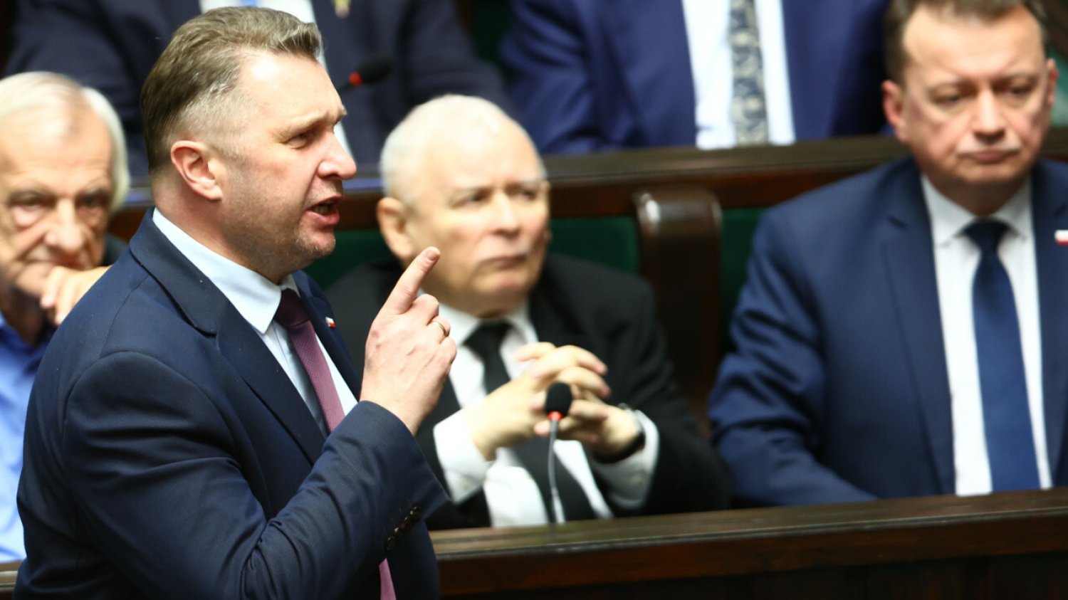 Spięcie czołowych polityków PiS na posiedzeniu klubu. Poszło o...Bosaka