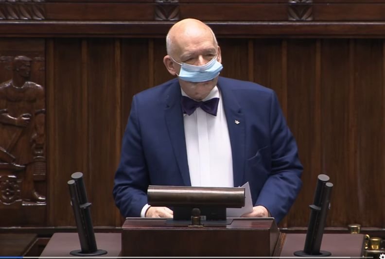 Korwin przeciwny maseczkom w Sejmie. Złożył nietypowy wniosek.