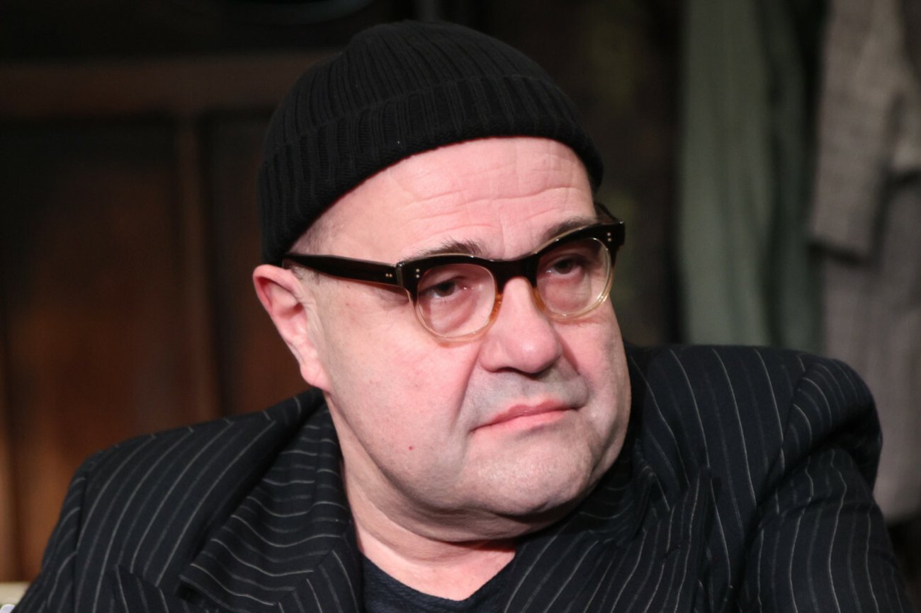 Cezary Żak dostał wyjątkowo niski mandat za palenie śmieciami.