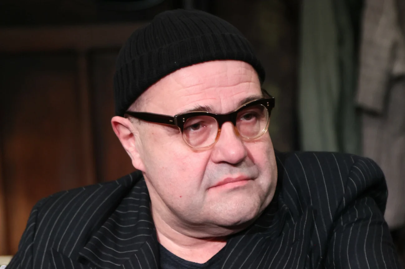 Cezary Żak dostał wyjątkowo niski mandat za palenie śmieciami.