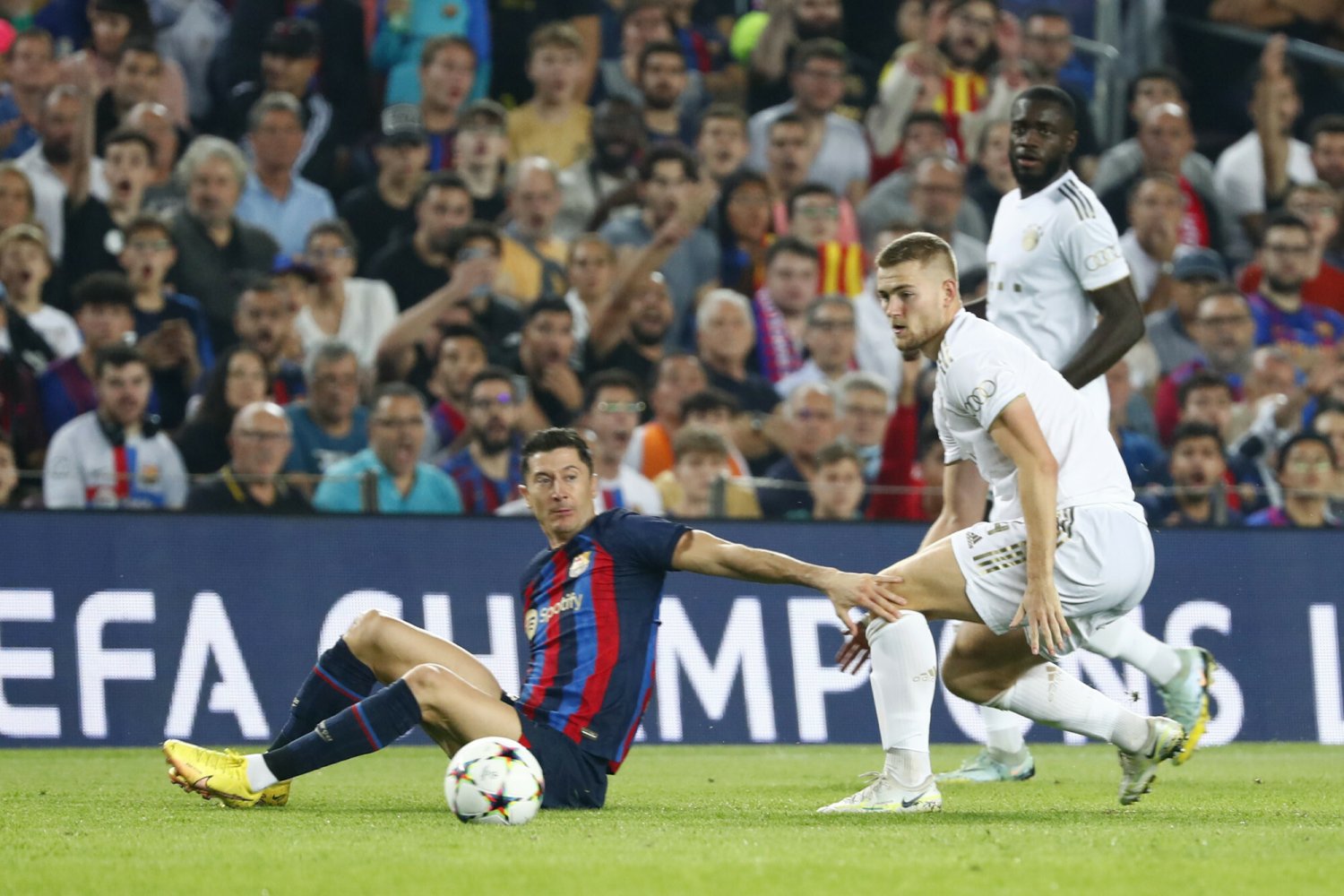 Wielka kontrowersja z Lewandowskim w roli głównej. Barcelona pozbawiona rzutu karnego