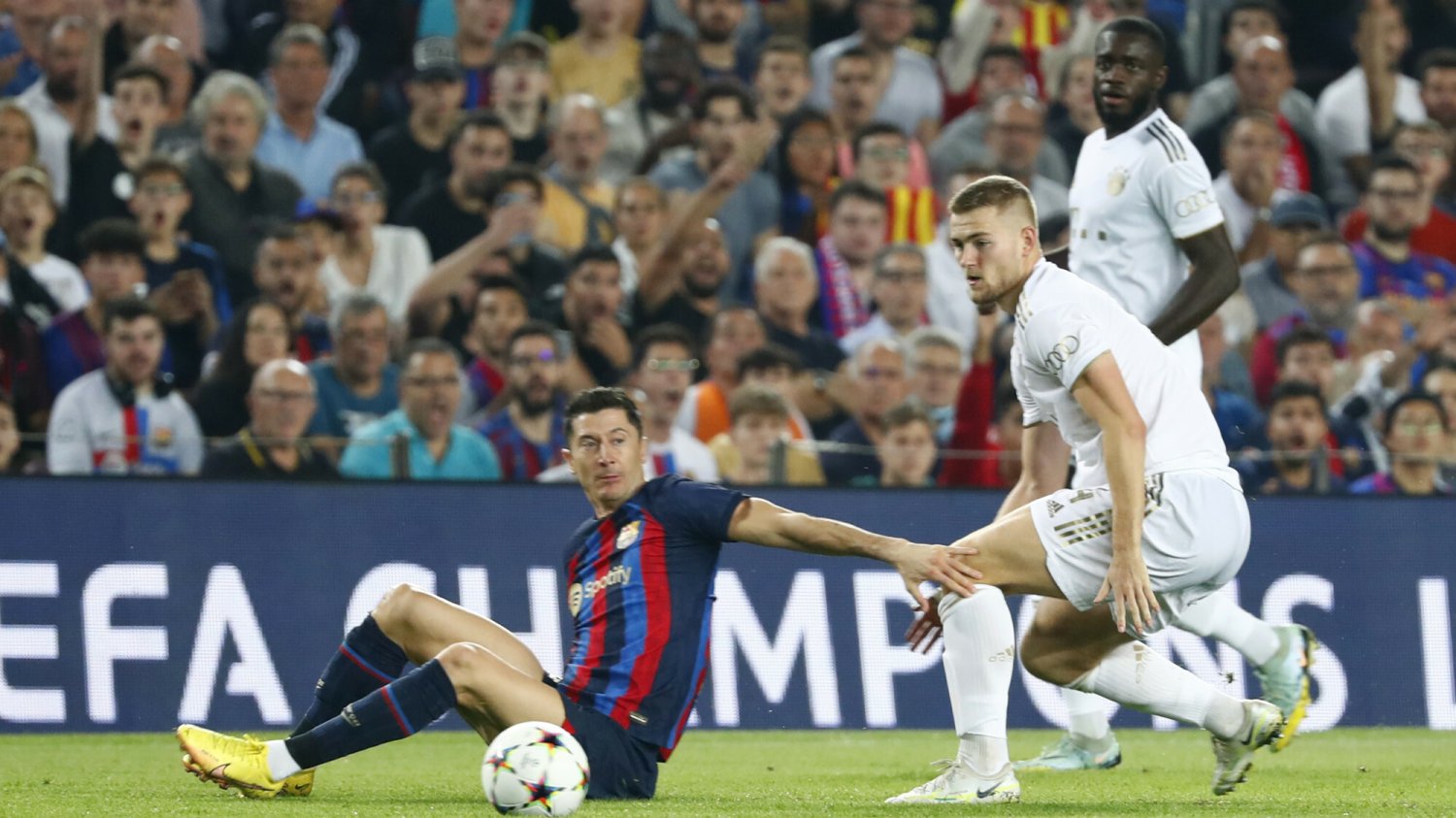 Wielka kontrowersja z Lewandowskim w roli głównej. Barcelona pozbawiona rzutu karnego