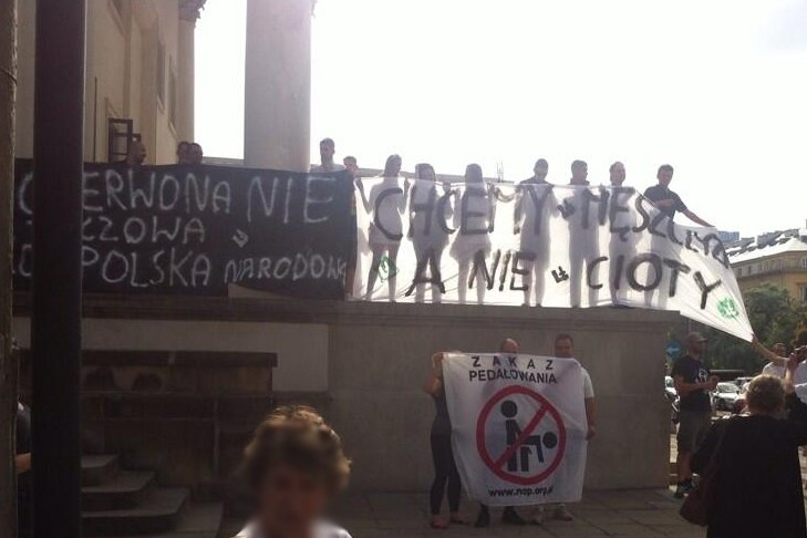 ONR-owcy chcą "męszczyzn" – Twitter się z nich śmieje