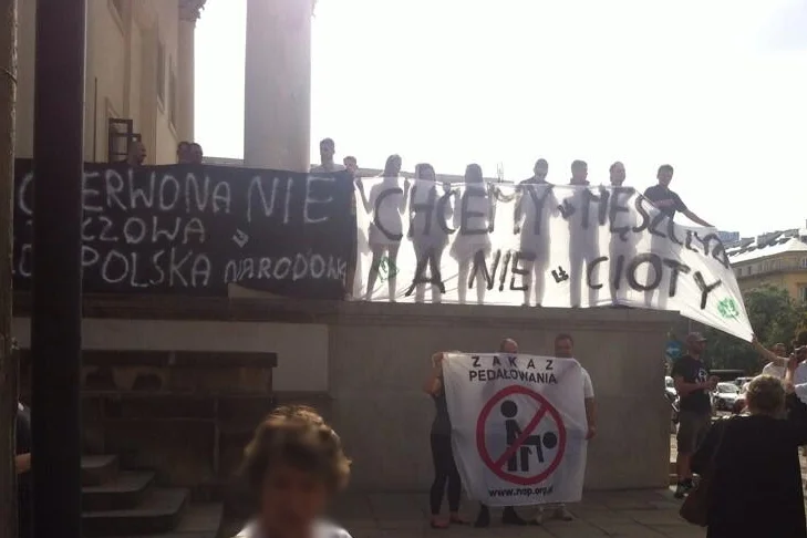 ONR-owcy chcą "męszczyzn" – Twitter się z nich śmieje
