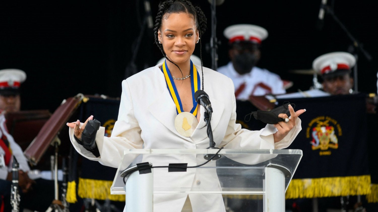 Rihanna jest w ciąży. To jej pierwsze dziecko.