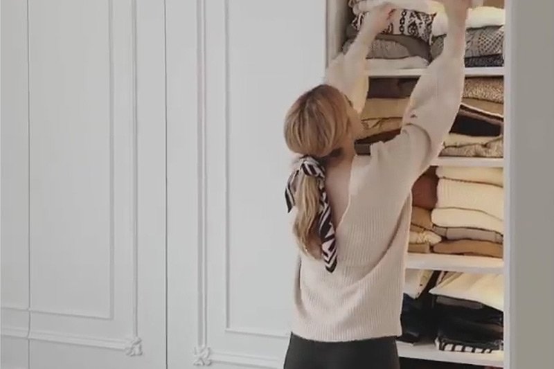 Kasia Tusk robi porządki i chwali się swoją figurą.