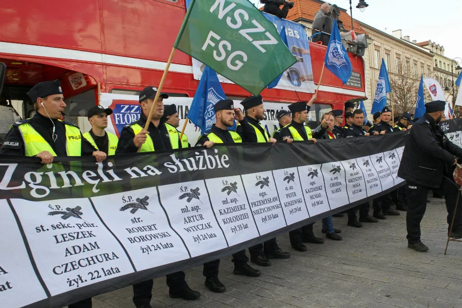 Mundurowi przypomnieli Andrzejowi Dudzie o poległych na służbie policjantach.
