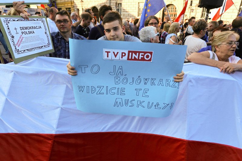 Tłumaczcie dzieciom, co się wokół dzieje. Spektakl w Sejmie to była lekcja pokazowa tego, co każdego dnia serwuje nam PiS.