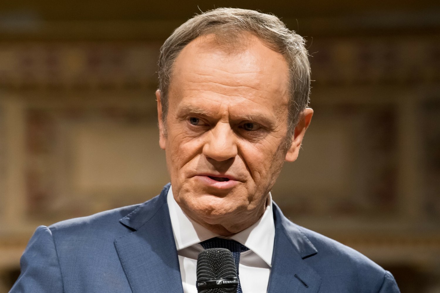 TVP Info wyemitowało materiał, w którym Tusk chwali publicznego nazwę.
