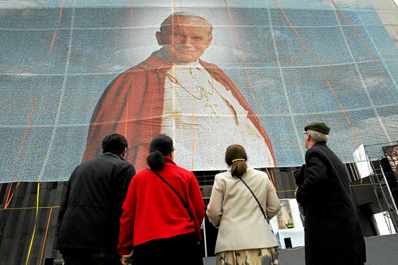 "Polityka" zastanawia się, co o Smoleńsku powiedziałby Jan Paweł II.