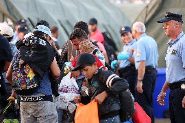 W 2016 roku Warszawa przyjmie co najmniej 500 uchodźców z Syrii i Erytrei