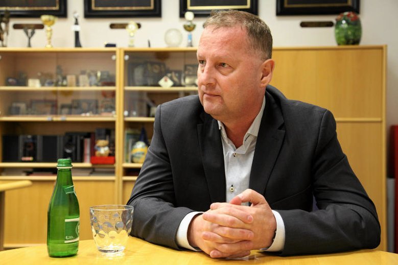 Prezydent Lubina poskarżył się na zarobki.