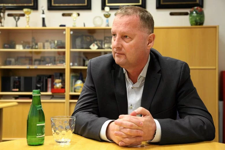 Prezydent Lubina poskarżył się na zarobki.