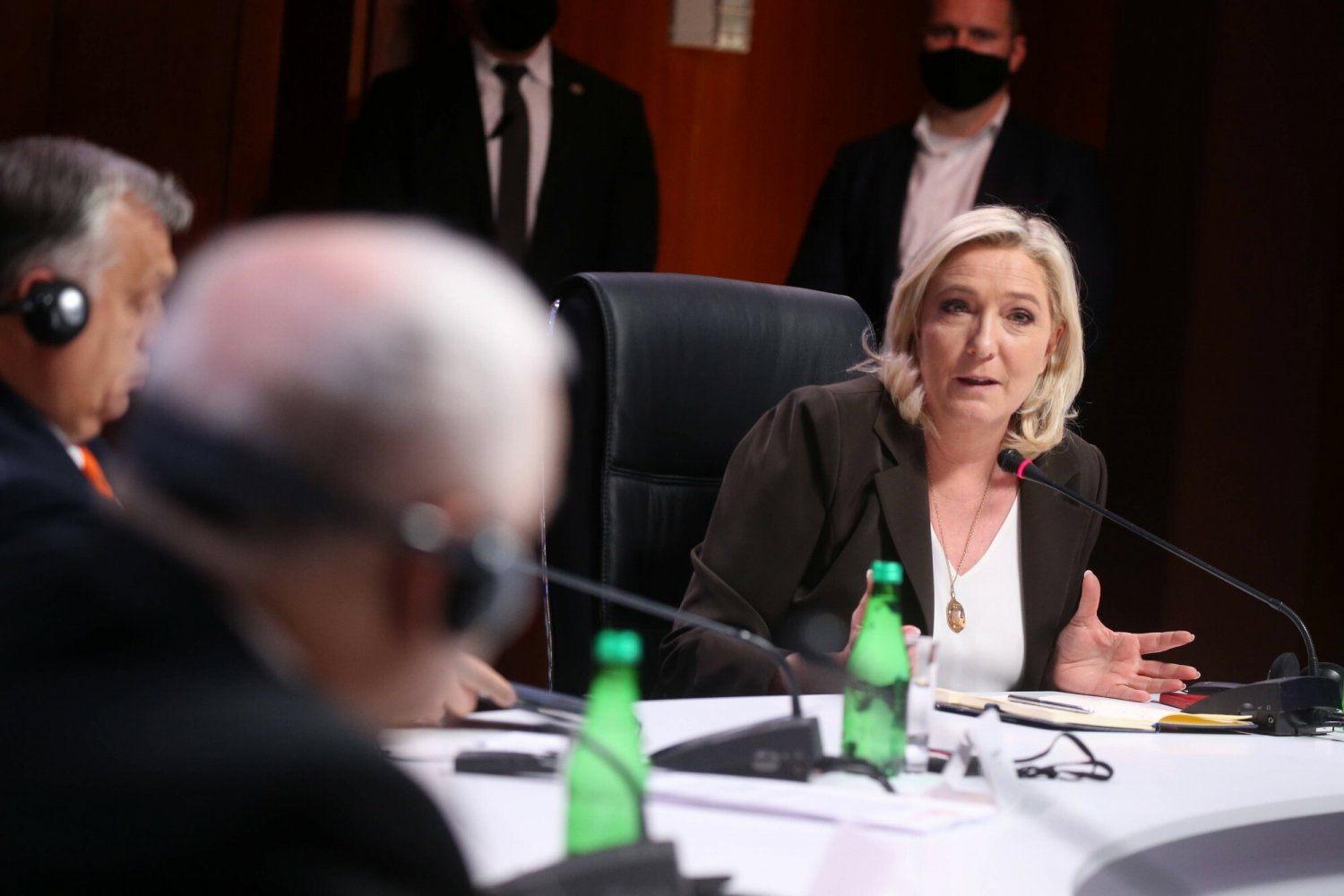 Politycy PiS mieli zostać poinstruowani przez zarząd partii, jak mają bronić "Warsaw Summit' i obecności na zjeździe Le Pen.