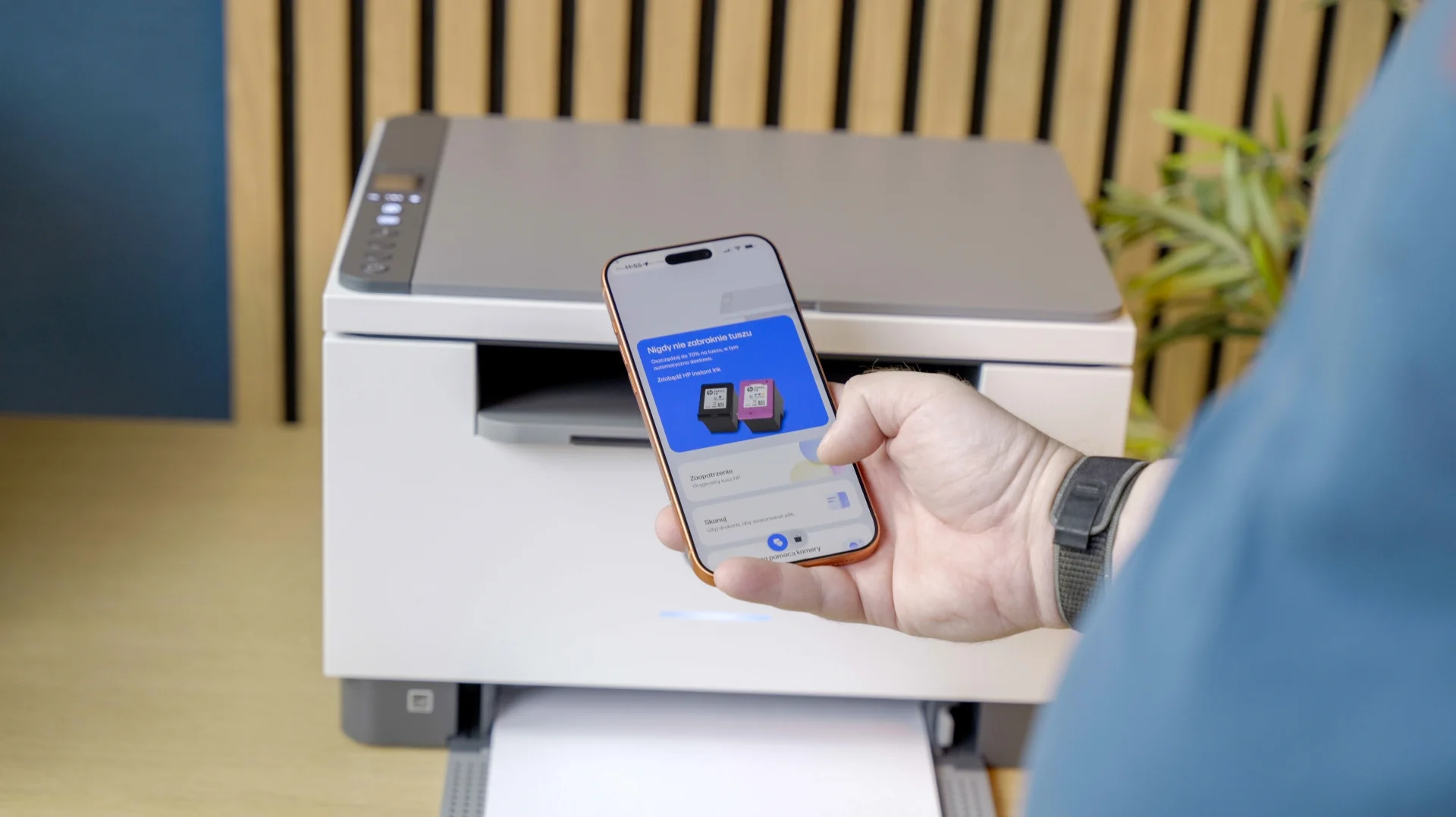 Drukarkę HP LaserJet MFP M234dw można też wygodnie obsługiwać, korzystając z aplikacji mobilnej HP w swoim telefonie.