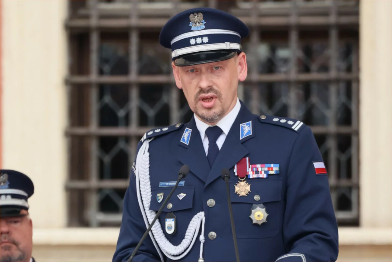 Szef policji miał wypadek. Jechał na tereny dotknięte powodzią Marek Boroń