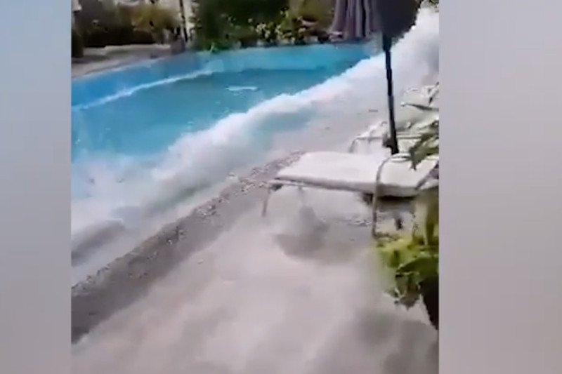 Basen przy hotelu podczas trzęsienia ziemi na Filipinach. Nagrania krążą w internecie.