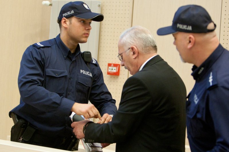 W 2013 r. Henryk Stokłosa został skazany na 8 lat więzienia, ale wciąż jest obecny w lokalnej polityce. W powiecie pilskim właśnie zawarł koalicję z PiS-em.