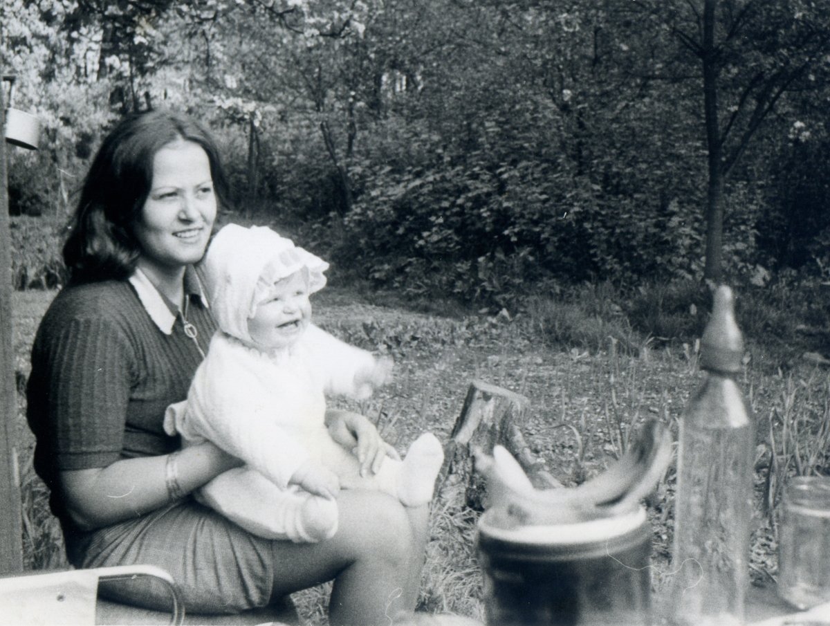 Na zdjęciu Autorka z Mamą