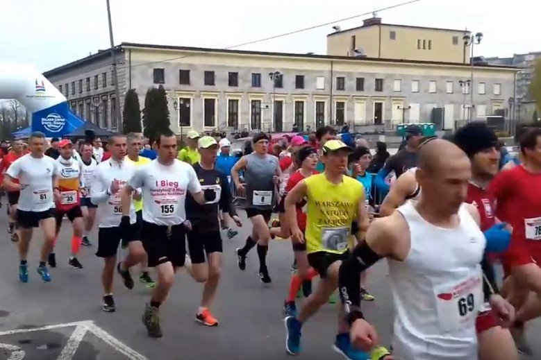 Marokańczyk Abderrahim Elasri zajął pierwsze miejsce w II Biegu Konstytucji w Skarżysku-Kamiennej, ale nie otrzymał nagrody pieniężnej.