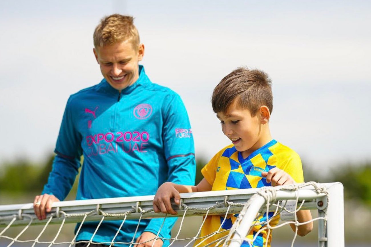 Ołeksandr Zinczenko z dziesięcioletnim Andrijem podczas treningu. Chłopiec jest ukraińskim uchodźcą wojennym.