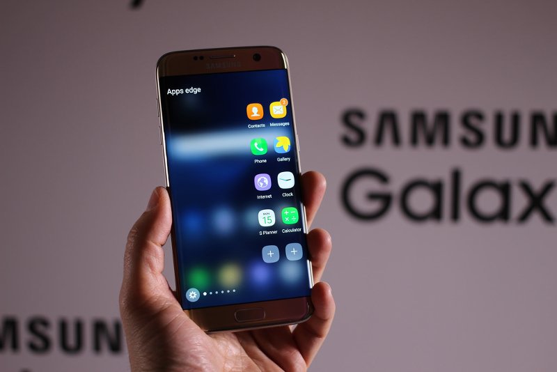 Czystsza jakość dźwięku i 2 sekundy oczekiwania na połączenie. Użytkownicy smartfonów Samsung S7 i Samsung S7 Edge mogą już korzystać z technologii VoLTE, czyli Voice over LTE, którą do polskiej rzeczywistości cyfrowej jako pierwsza wprowadza firma Orange