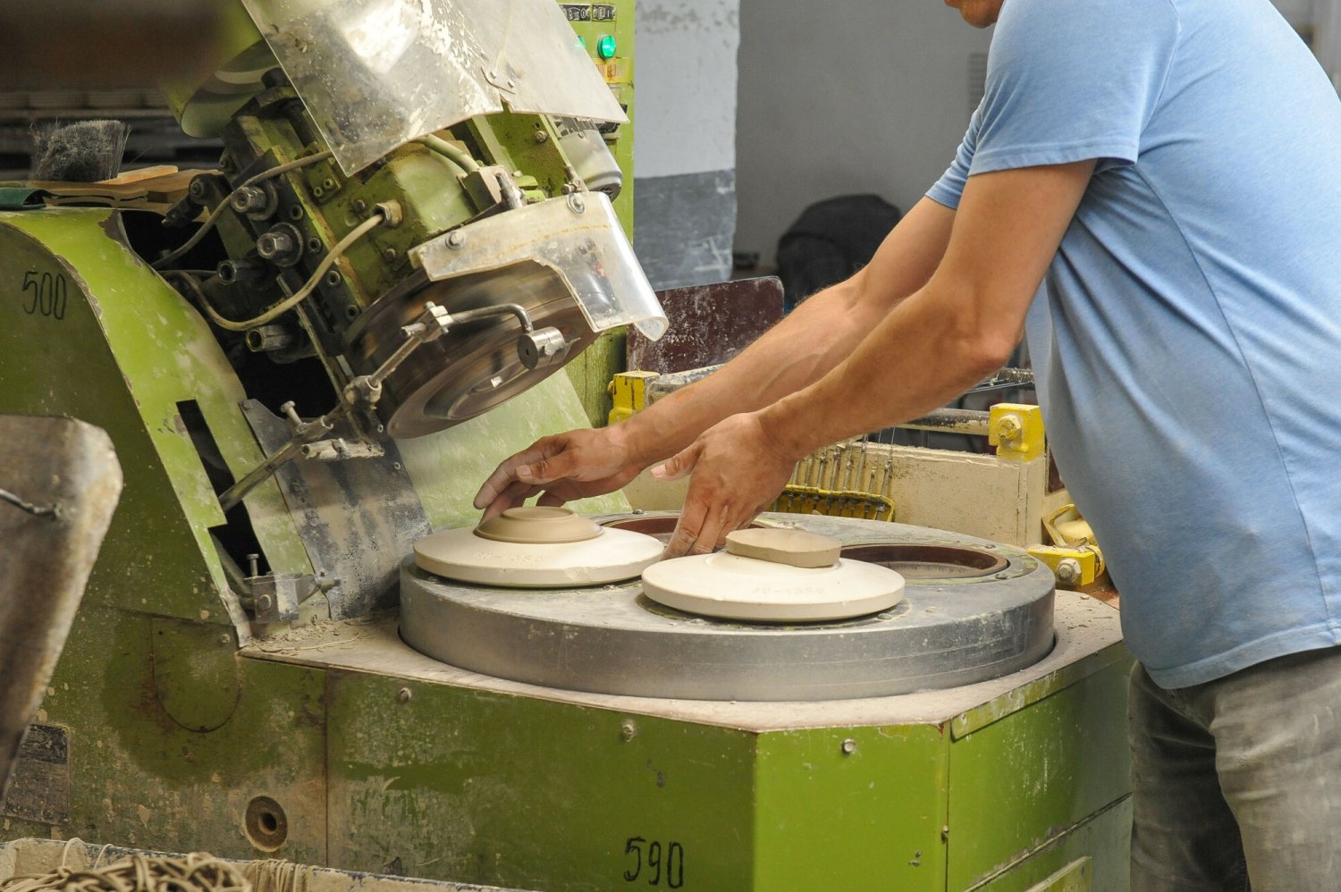 Fabryka porcelany "Karolina" po 160 latach przechodzi do historii.