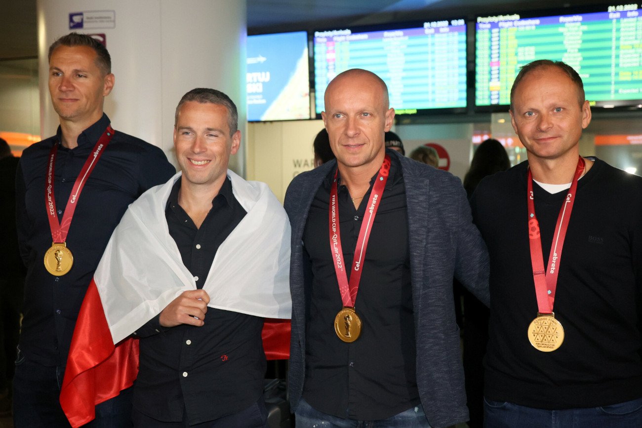 Od lewej: Tomasz Kwiatkowski, Tomasz Listkiewicz, Szymon Marciniak, Paweł Sokolnicki, czyli nasi finaliści MŚ w Katarze.