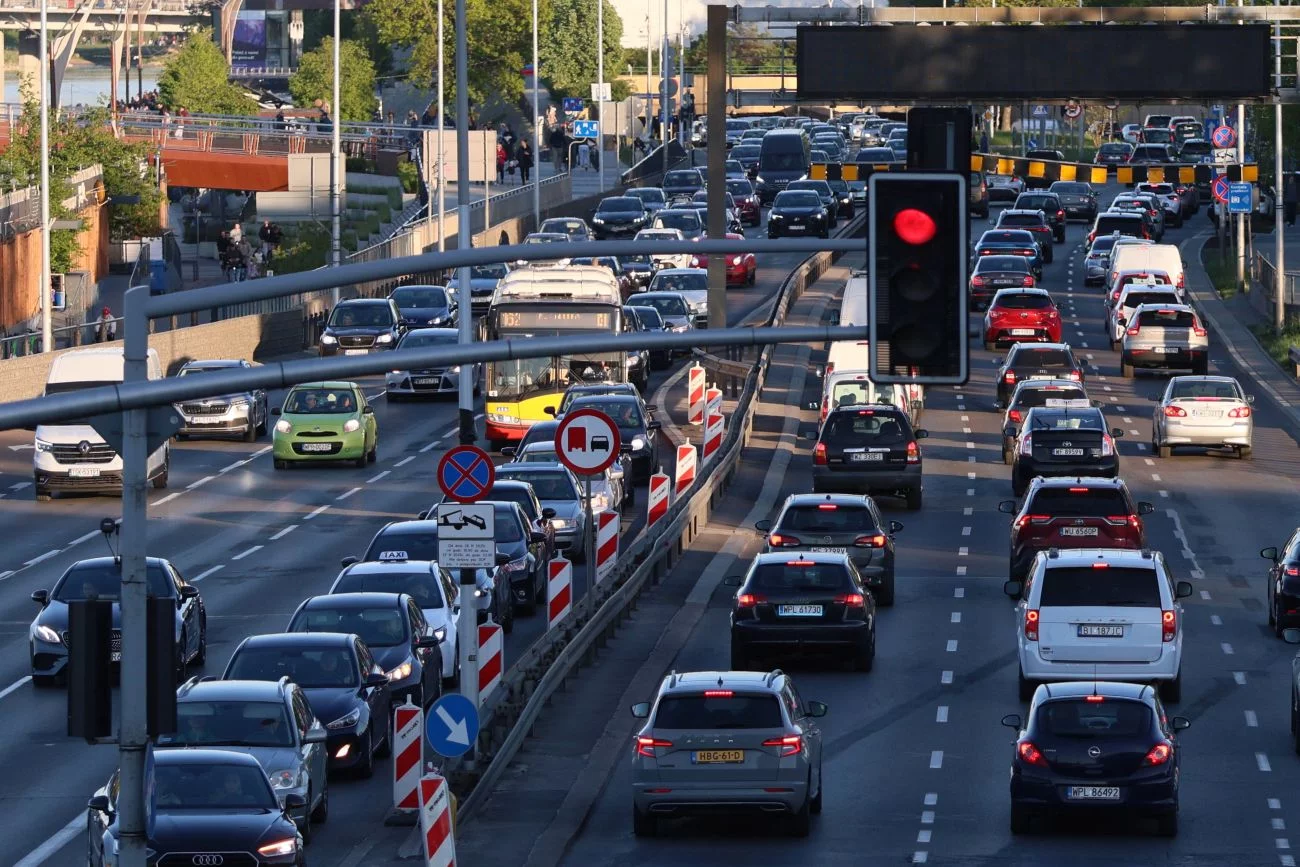 Początek wakacji oznacza potężne korki w całej Warszawie