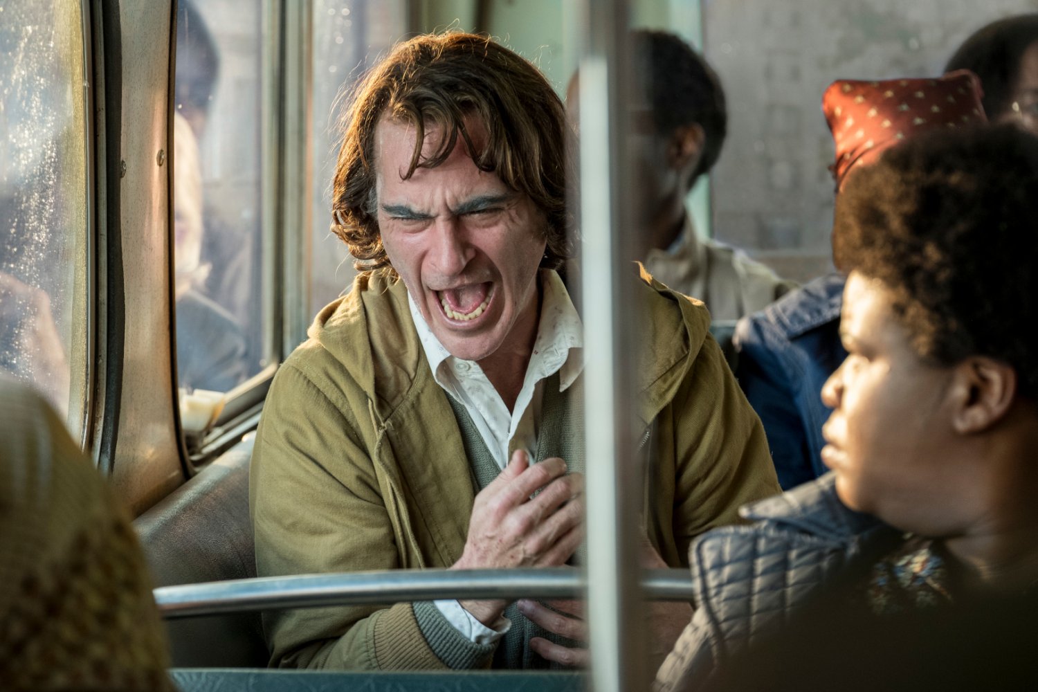 Joaquin Phoenix grając tytułowego "Jokera", inspirował się prawdziwą i niezwykle kłopotliwą przypadłością: paragelią