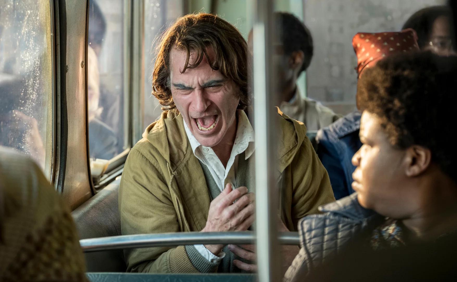 Joaquin Phoenix grając tytułowego "Jokera", inspirował się prawdziwą i niezwykle kłopotliwą przypadłością: paragelią
