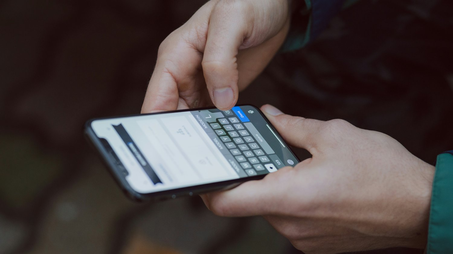 Taki numer od razu zablokuj i nie odpisuj na SMS-a. To osuzstwo Oszuści podszywają się pod Pocztę Polską i Pocztex. Wysyłają SMS-y z kierunkowego +91
