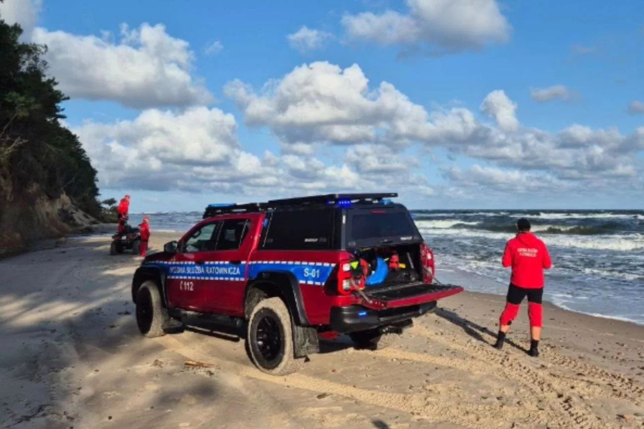 Utonął w Dziwnówku, ciało odnaleziono w Niechorzu. Tragiczny finał poszukiwań 16-latka. 16-latek utonął w Bałtyku. Ciało odnaleziono 20 km dalej.
