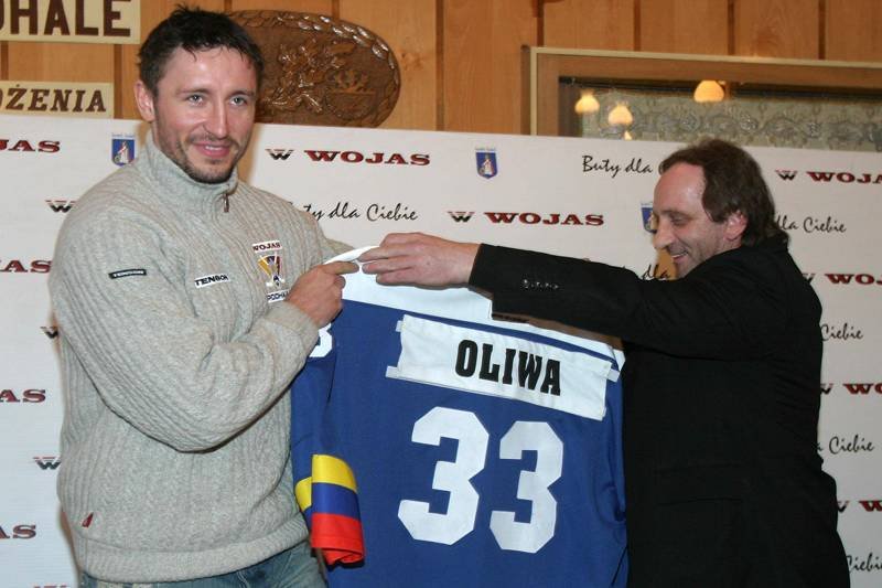 Krzysztof Oliwa, podpisujący kontrakt z Podhalem Nowy Targ