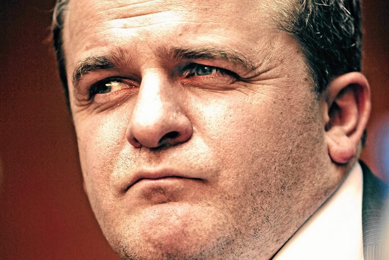 Europoseł Paweł Kowal wyjaśnia, dlaczego wszyscy politycy powinni stanąć murem za Radosławem Sikorskim w sprawie powrotu wraku tupolewa do Polski.