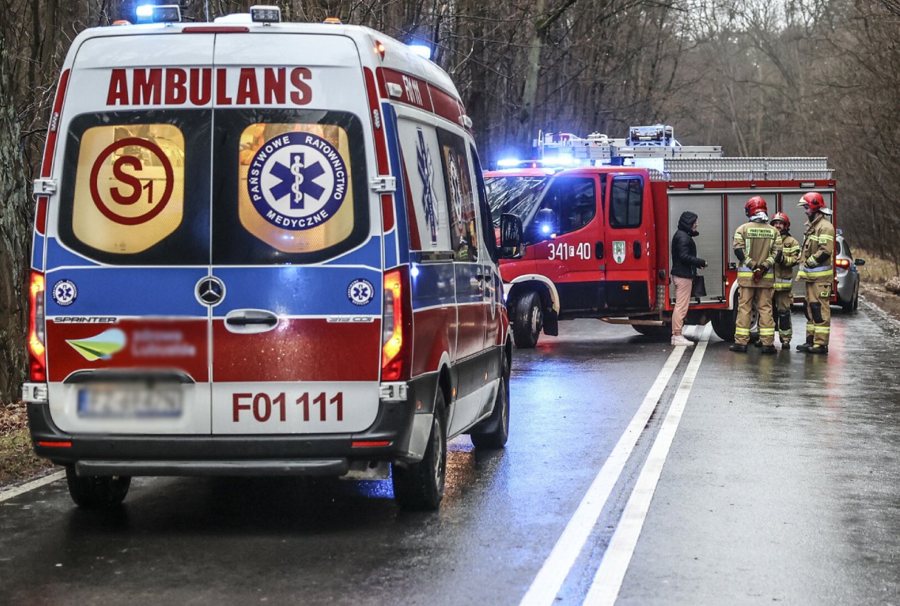 Kraków. Zderzenie ambulansu z osobówką. Dziecko w szpitalu. (Zdjęcie poglądowe)