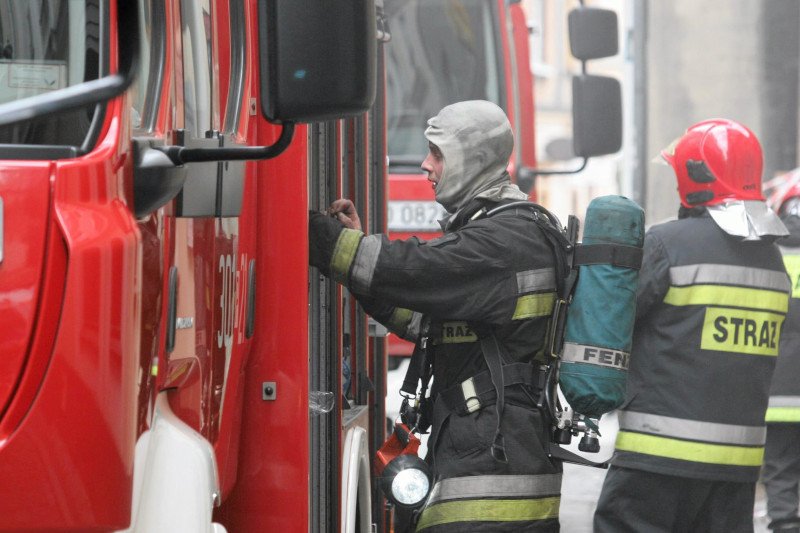 W wyniku pożaru w Poznaniu ucierpiały 4 osoby. Najbardziej kelnerka, która ma poparzone 80 proc. powierzchni ciała.