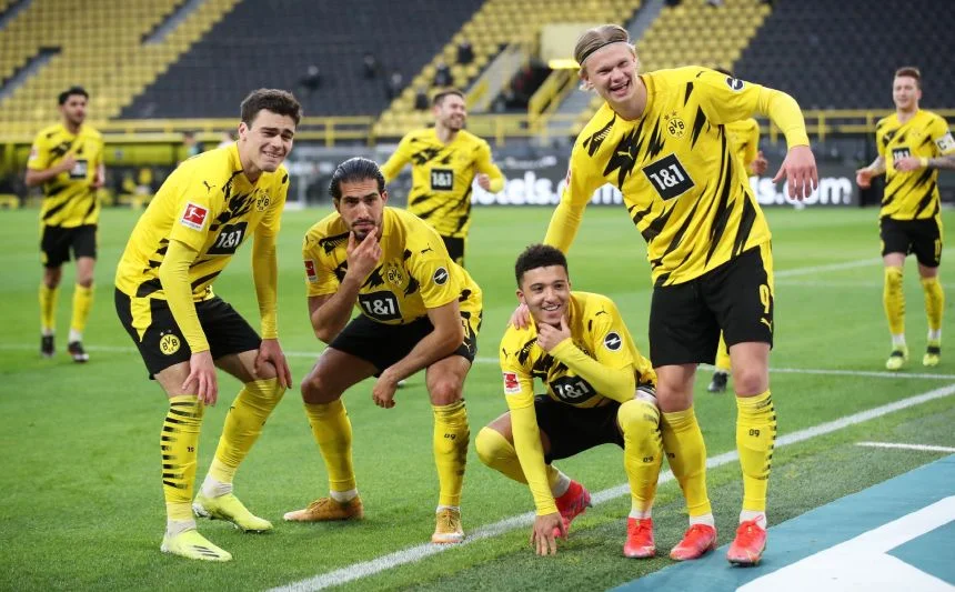 Erling Haaland (pierwszy z prawej) nie ukrywa, że wzoruje się na Robercie Lewandowskim