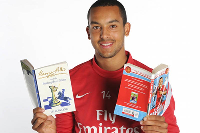 Theo Walcott- piłkarz, który wszystkim dorosłym poleca Harry'ego Pottera