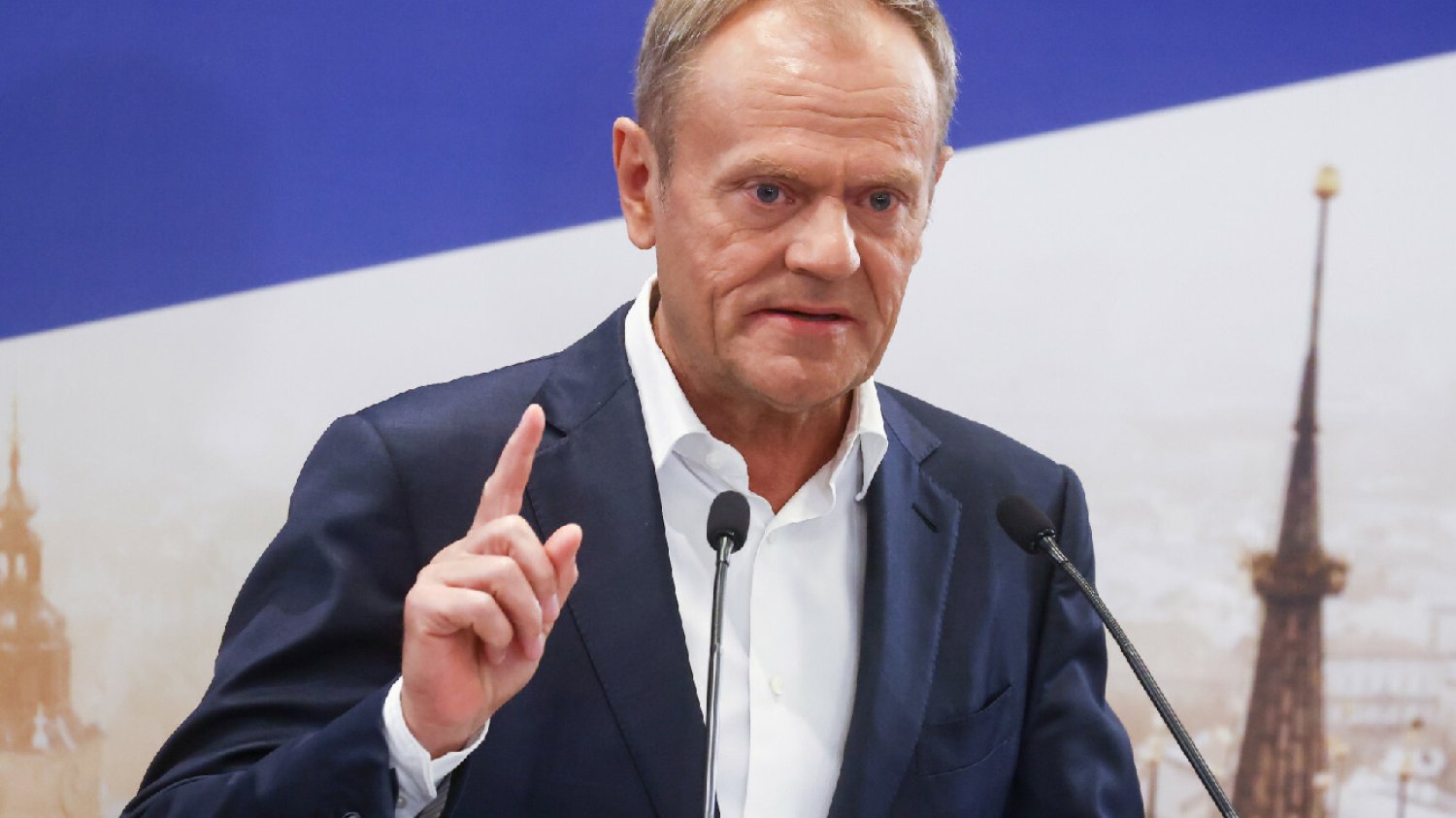 "Mateusz, ale z ciebie bambik". Tusk wyśmiał konferencję Morawieckiego.