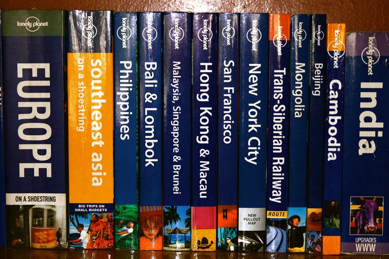 Wydawca kultowego przewodnika "Lonely Planet" ma spore problemy. W tym tygodniu doszło do zbiorowych zwolnień. Czy to koniec pewnej epoki w turystyce?