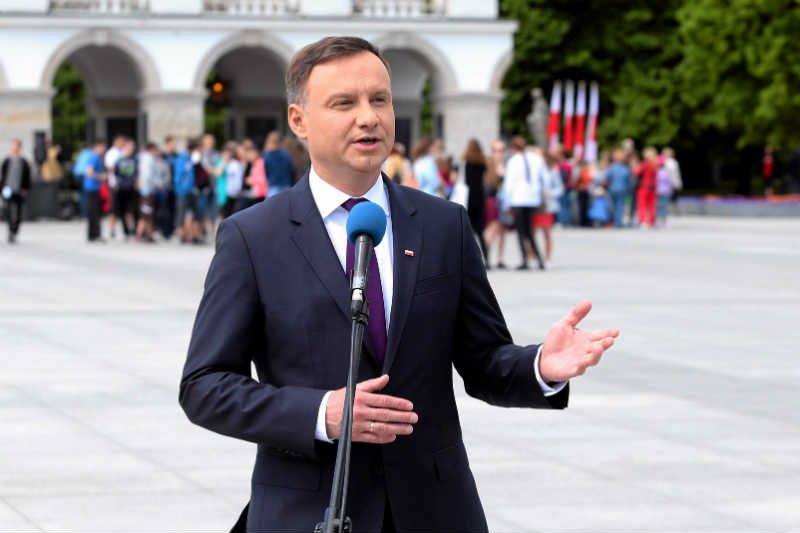 Zmieniające się wersje wydarzeń wokół spotkania Andrzeja Dudy z Petrem Poroszenką już zostały wykorzystane przez rosyjską propagandę.