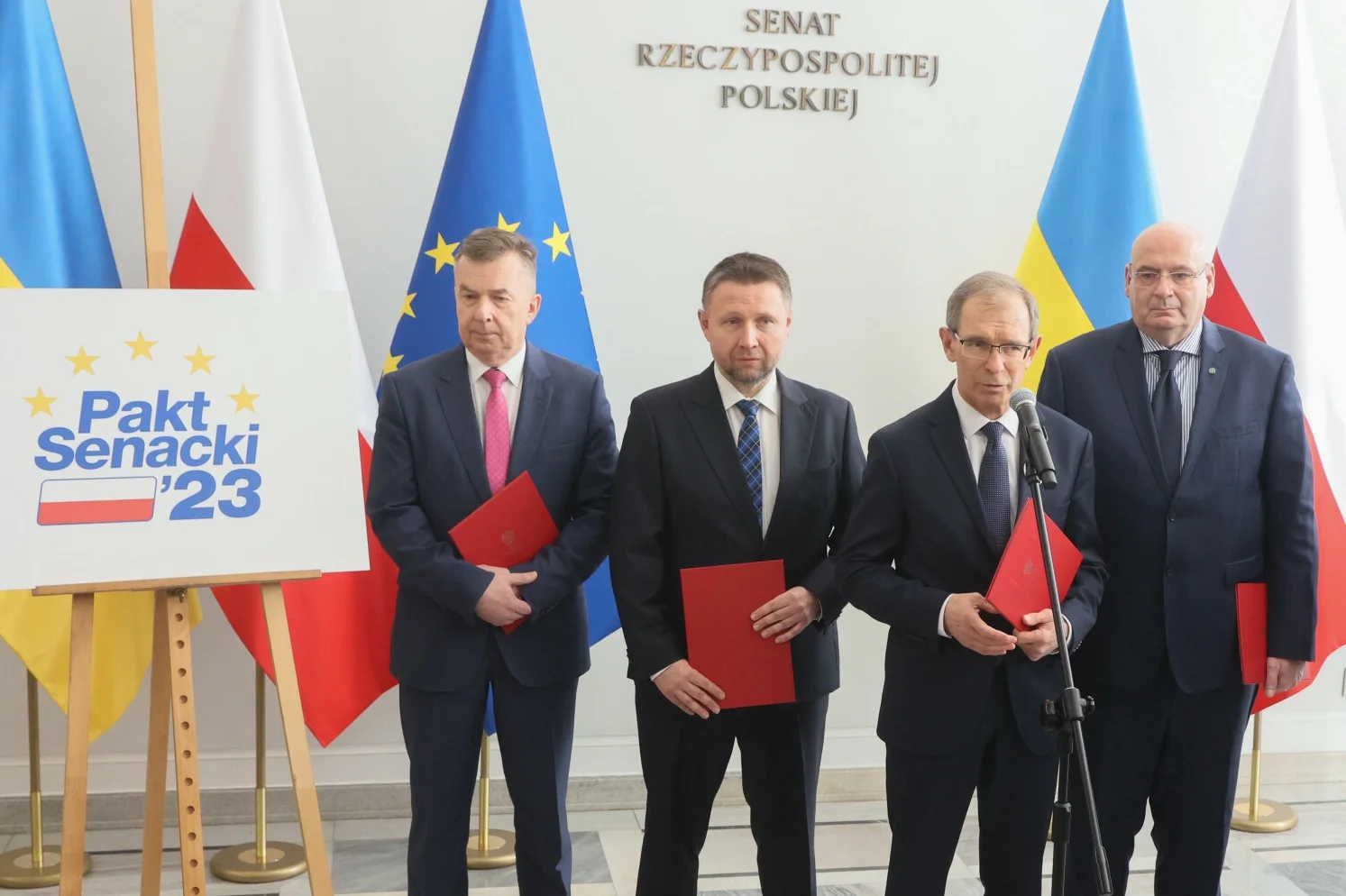Podpisano pakt senacki.