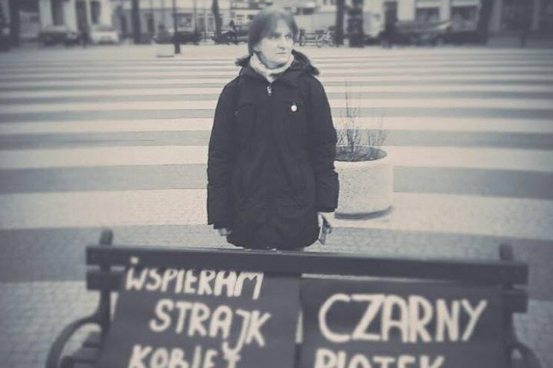 Beata Katkowska miała dość odwagi, by samotnie protestować w Gryficach przeciwko zaostrzeniu prawa aborcyjnego w Polsce.