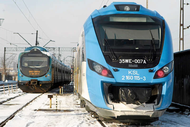 Nowe pociągi Kolei Śląskich mają kursować od nowego roku. Na razie firma nie radzi sobie z przewozem pasażerów.